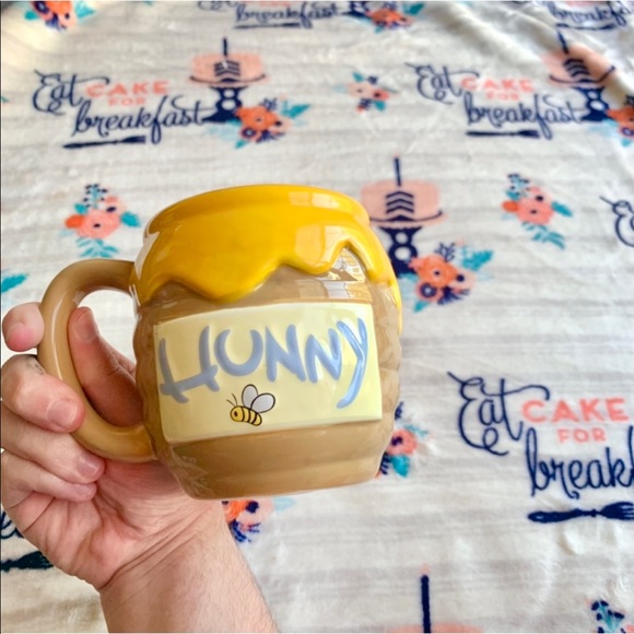 🍯 Disney Pooh Beehive Hunny Mug 🍯 - Picture 2 of 5